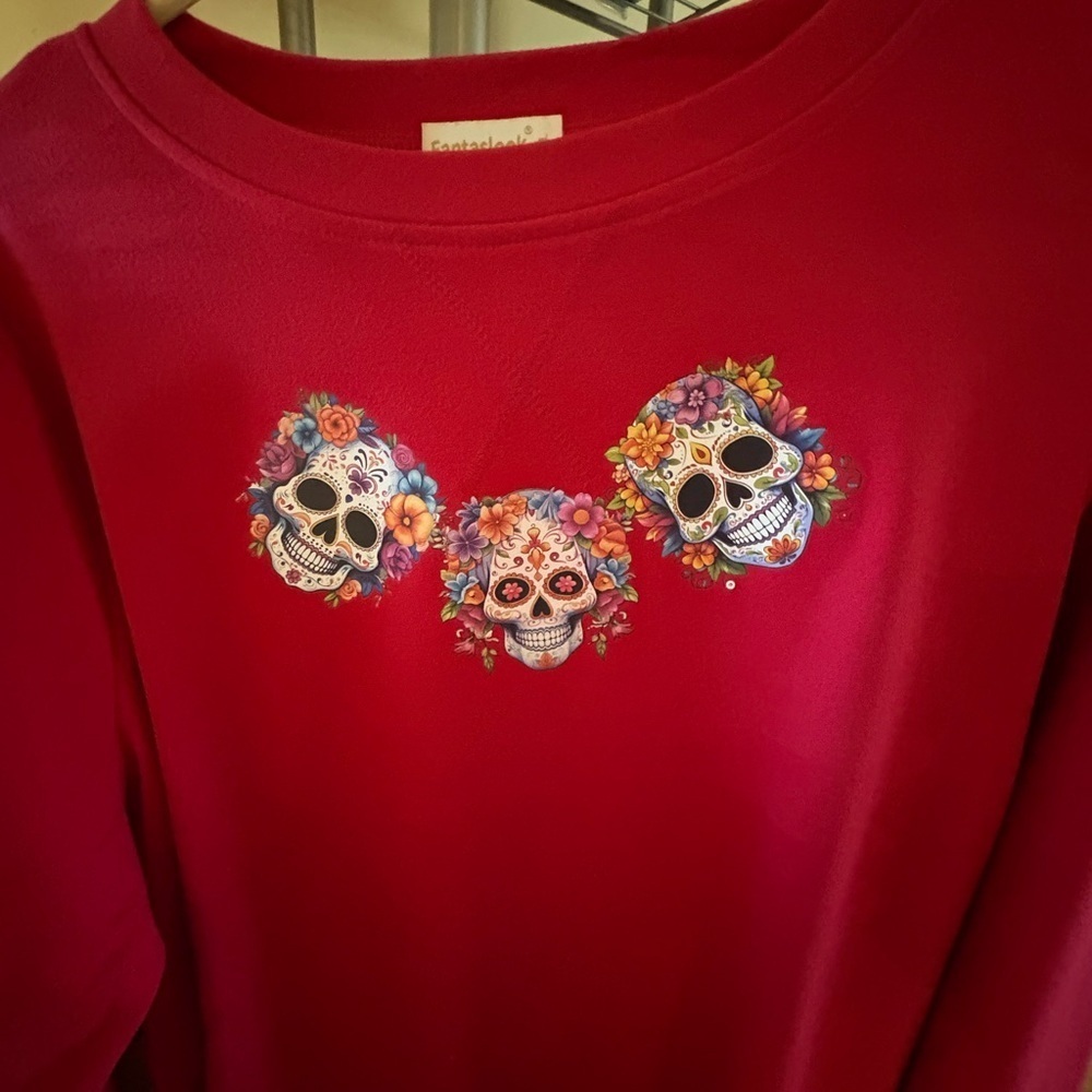 New classic red sweatshirt 
Sugar Skull Floral Graphic 
Long sleeve cotton  XL
